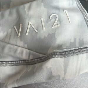 VAI21 Gray and White Activewear Leggings